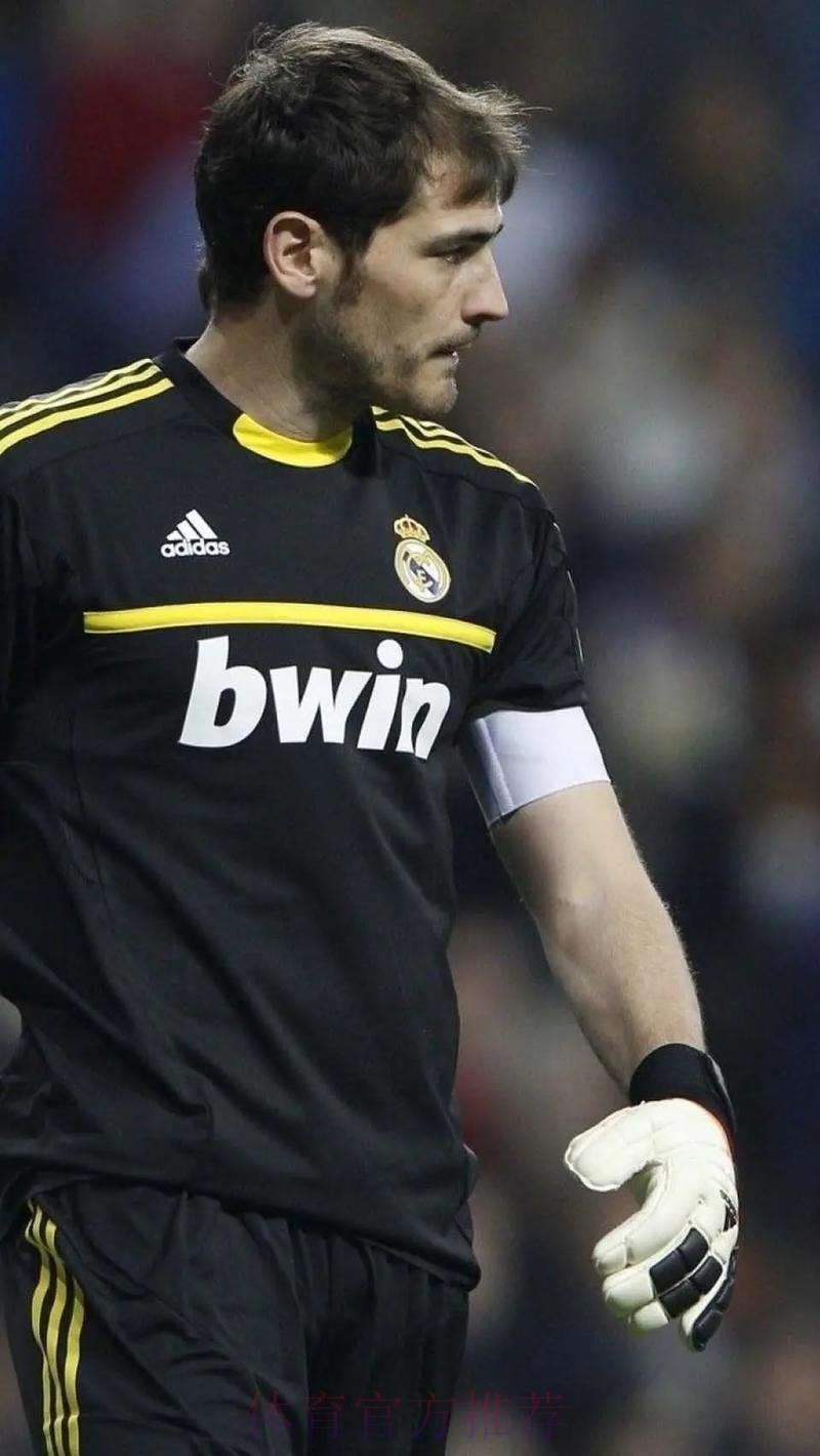 前皇马门将卡西利亚斯等人入选帕丘卡足球名人堂